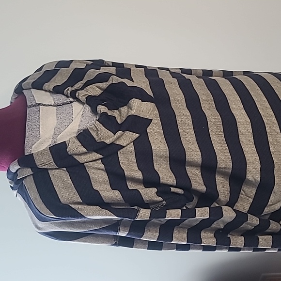 Long Sleeve Hooded Top - LLR Eliza - Picture 3 of 6